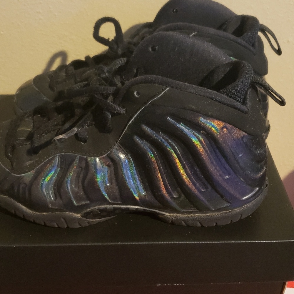 Boys Nike foams